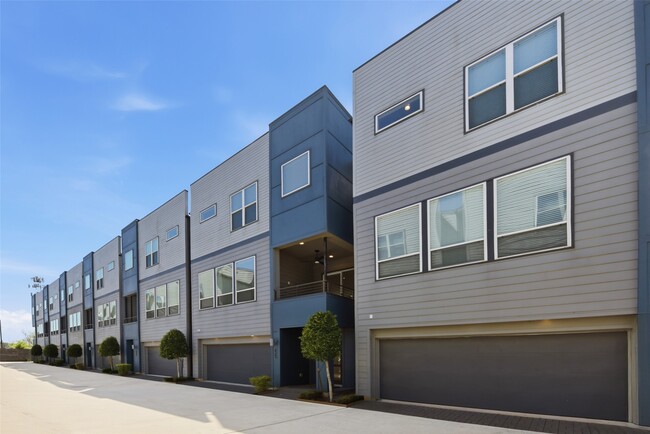 Photo - 3024 Charline