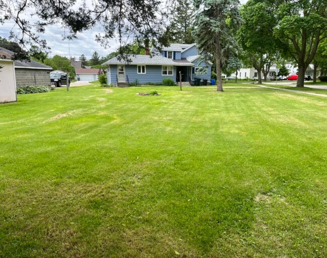 Photo - 424 N Main St