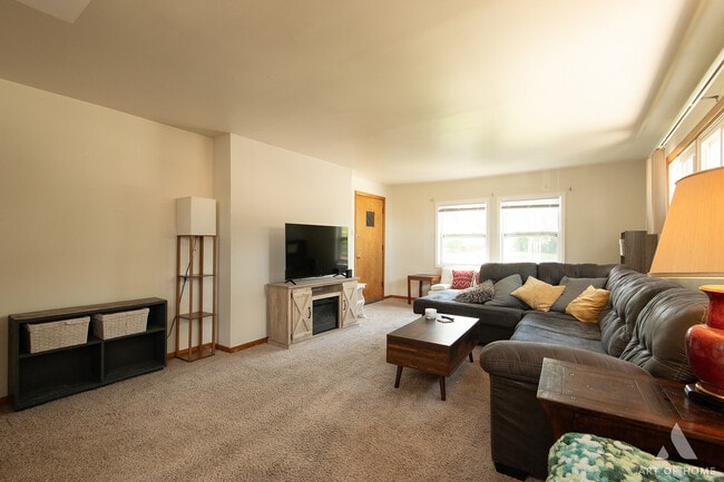 Photo - 220 E 15th St