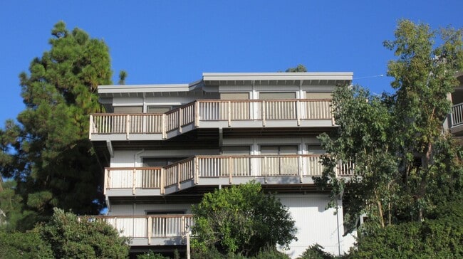 Building Photo - 3BR / 3BA Coastal Home with Panoramic Morro Bay Views