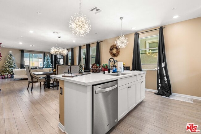 Photo - 720 Grace Ave