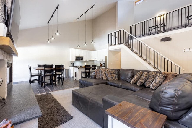 Building Photo - 815 Columbine Rd Unit ID1387665P