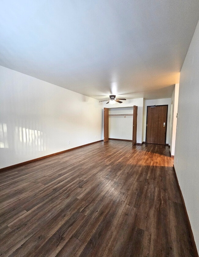 Building Photo - Parkwood Glen