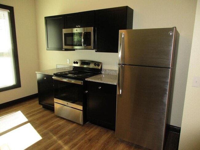 Building Photo - 141 E Gorham St Unit 1 Rental