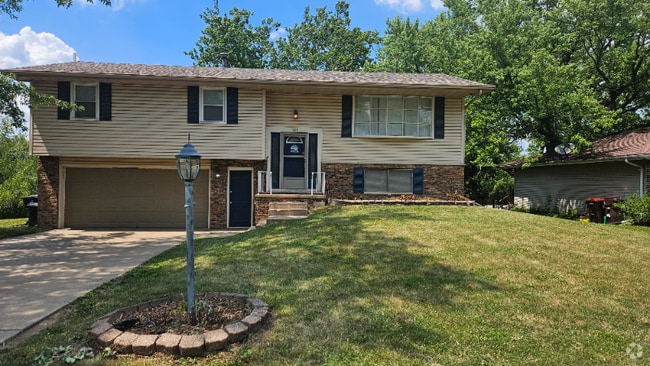 Building Photo - 1605 W Lincoln Wood Pl Rental