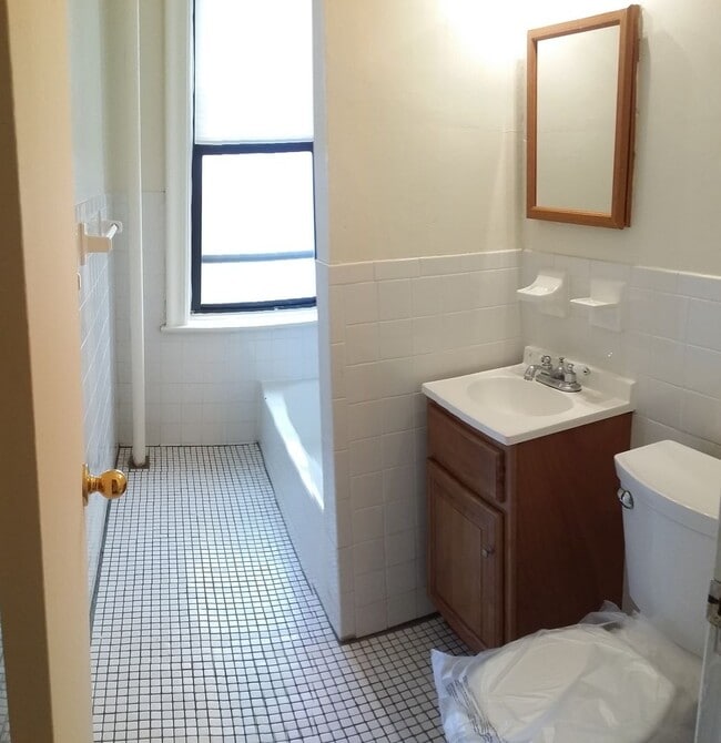 Photo - Royal Court Unit 5 Pangborn Place, Apt. #1F