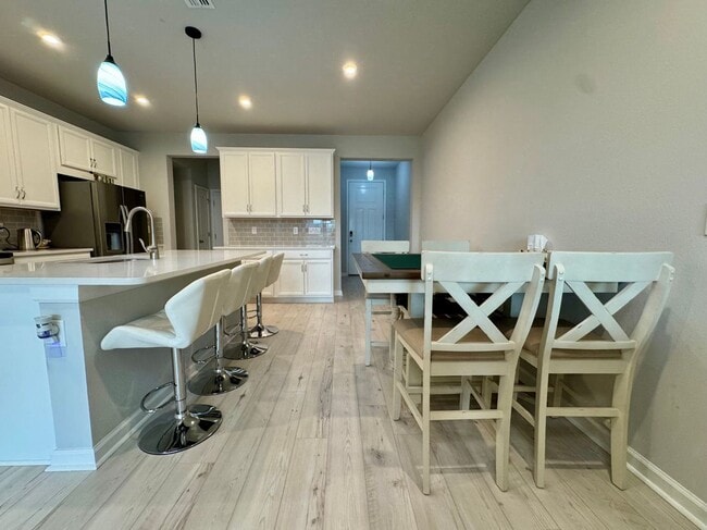 Photo - 26046 Woven Wicker Bnd