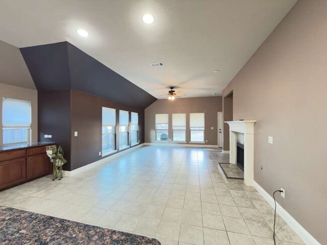 Building Photo - 521 Eastbrook Dr