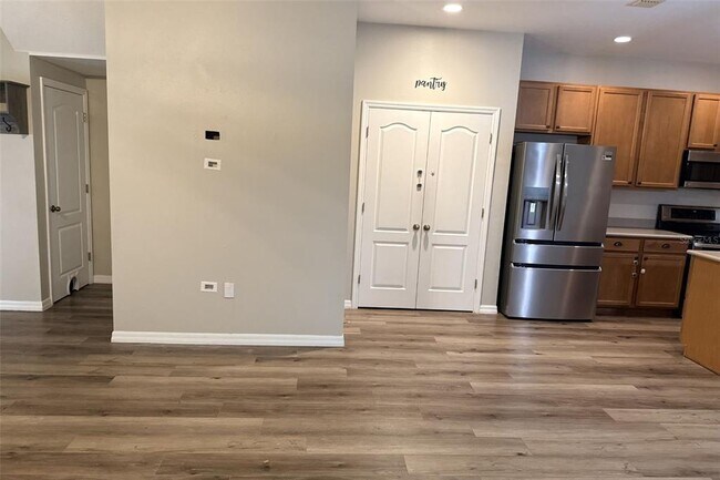 Photo - 5573 Rutherford Pl
