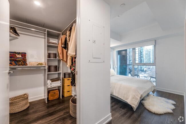 1BR, 1BA - 615 SF - Walk-In Closet - The Taylor