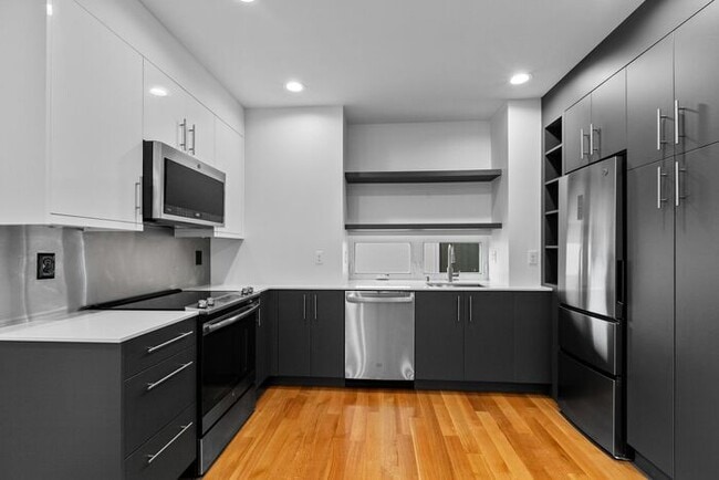 Photo - Sweet Ultra-Modern Air-Conditioned West Se...