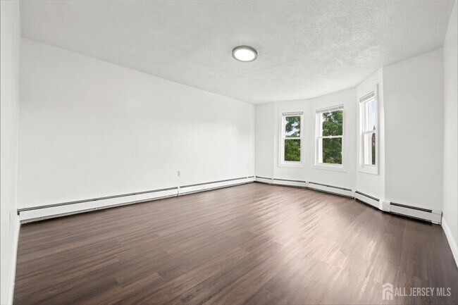 Photo - 198 New Brunswick Ave
