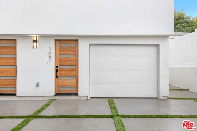 Photo - 1651 Selby Ave