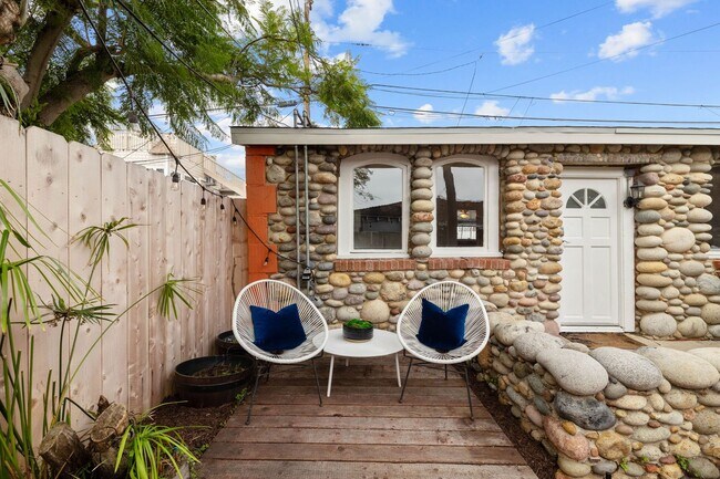 Building Photo - 344 Bonair St Unit BONAIR344