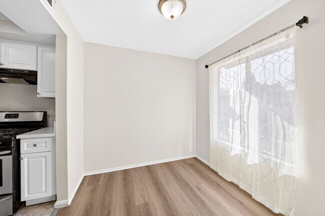 Photo - 2324 Lillyvale Ave Unit 143