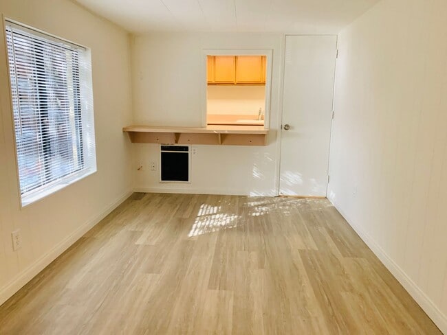 Photo - 1BD/1BA LA JOLLA COTTAGE ACROSS FROM WINDANSEA! AVAILABLE JUNE FOR $2,895/mo!