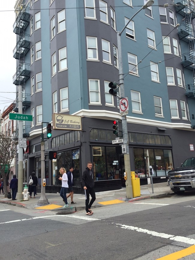 Ubicación en esquina - 350 Judah
