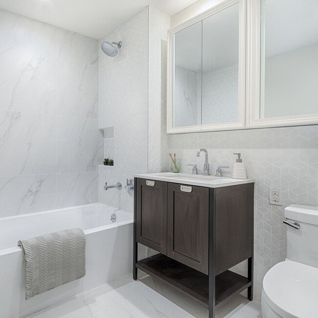 Photo - 409 Eastern Pkwy