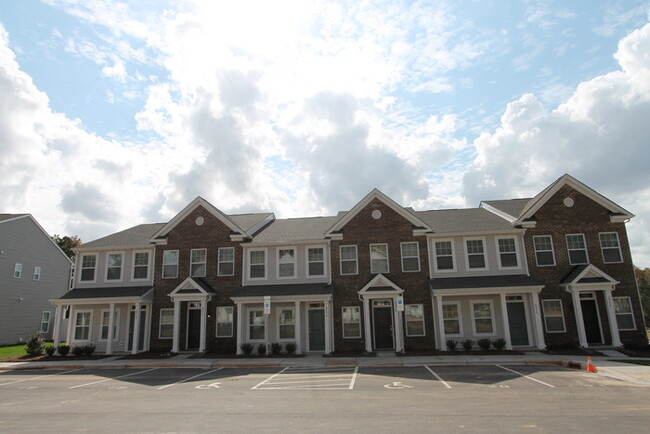 BEAUTIFUL 2 Bedroom Townhome in Cox Mill D... - BEAUTIFUL 2 Bedroom Townhome in Cox Mill D...