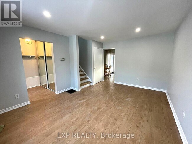 Photo - 184 Hollyberry Trail