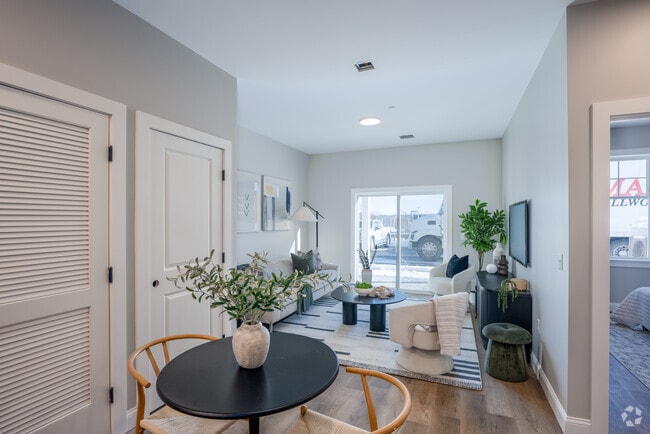 1BR, 1BA - 671SF - Living Room - 150 Draper Ave