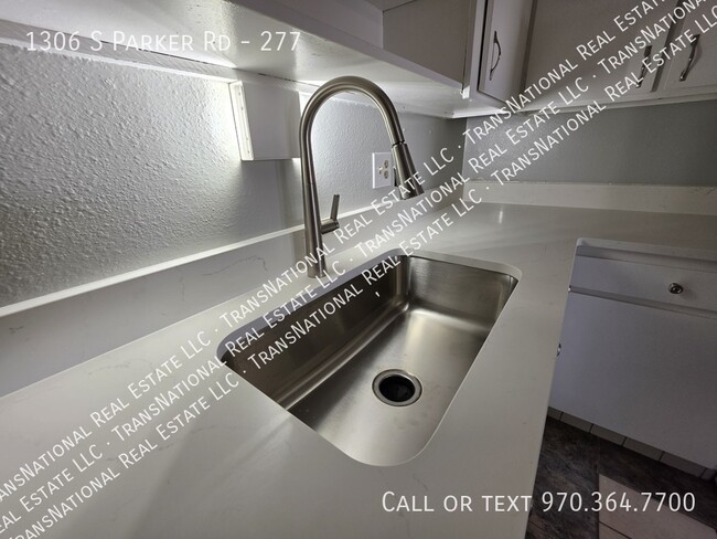 Photo - 1306 S Parker Rd Unidad 277