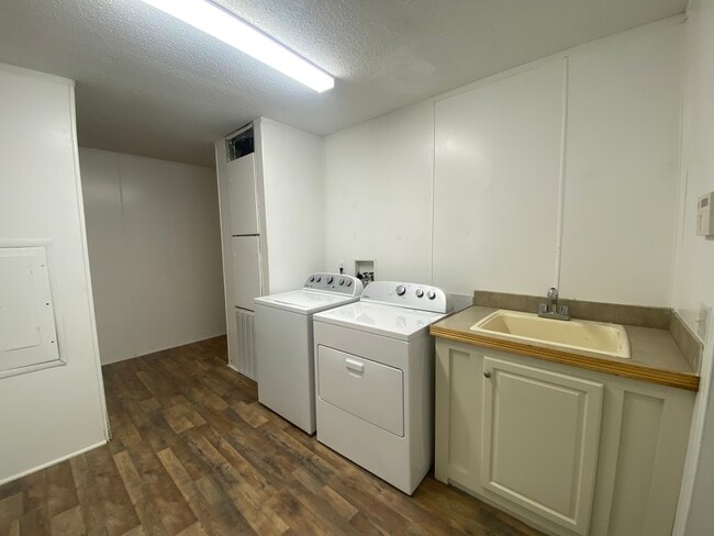 461 Crewlake Loop