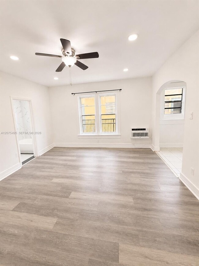 Building Photo - 1319 Meridian Ave Unit 205