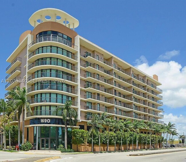 Building Photo - 1690 SW 27th Ave Unit 610