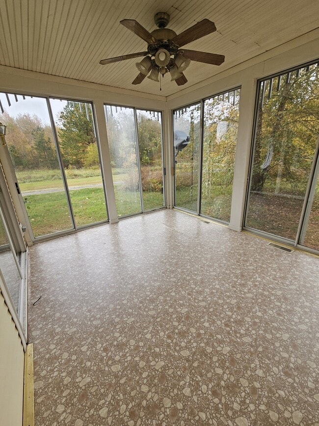 Photo - 6984 Mackenzie St