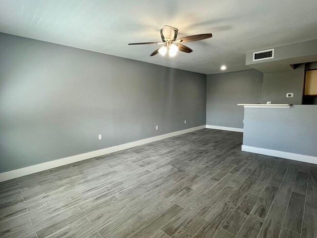 Photo - 3034 Parkway Blvd Unit Apt 305