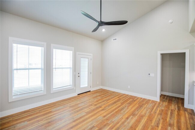 Photo - 945 Seaborn Wy