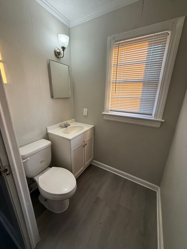 Photo - 208 Anderson St Unidad B