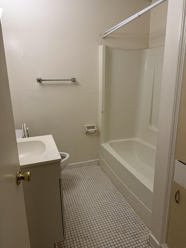 Photo - 411 Northside Dr