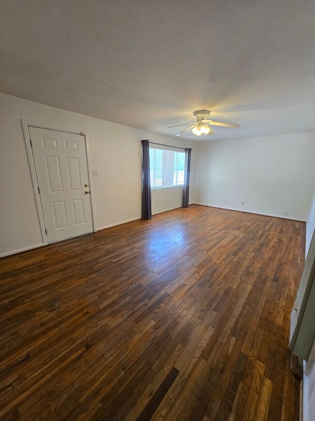 Photo - 2BD/1 BA Duplex