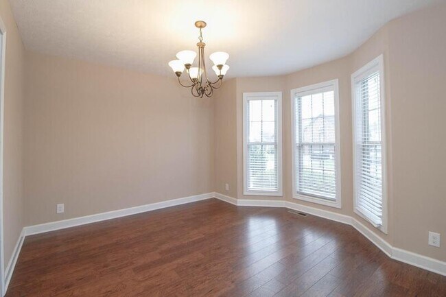 Photo - 1353 Chinook Cir