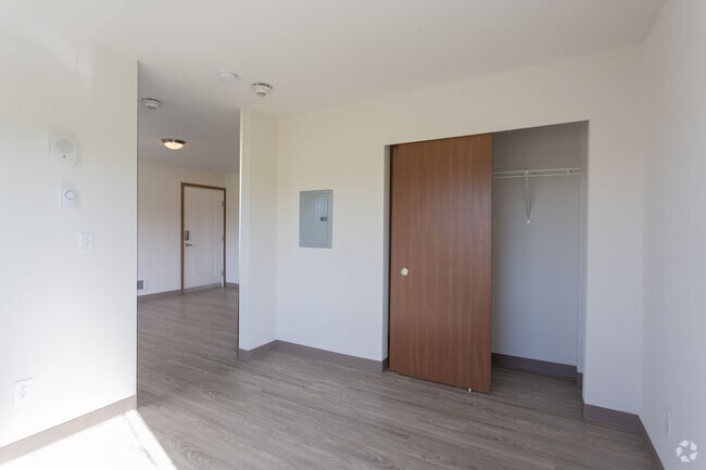 1BR,1BA-703SF