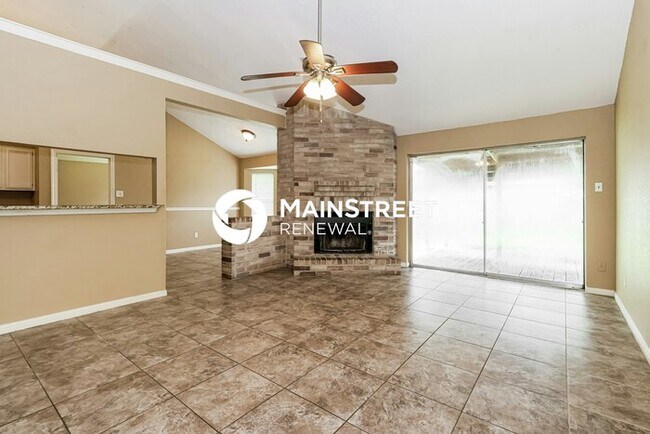 Photo - 4 Bedroom Pet-Friendly Home in Houston, TX with Main Street Renewal
