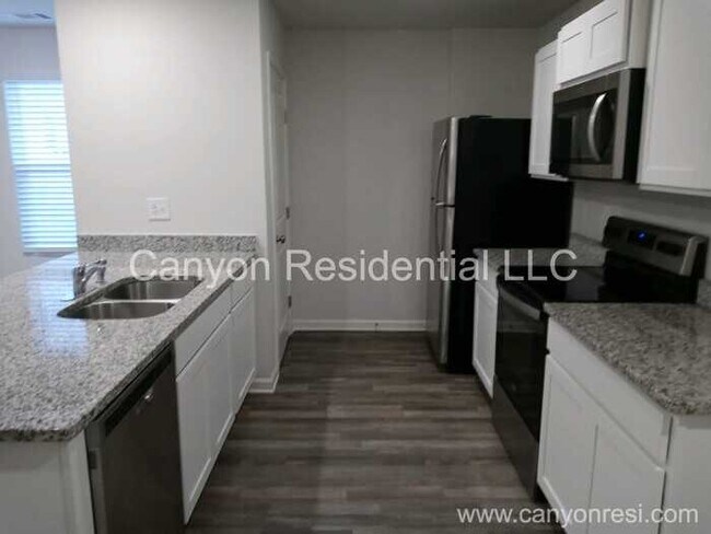 Photo - 702 Wayfinder Run