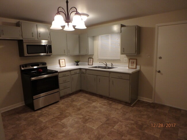 Building Photo - 49 Gloria Ave Unit 49 Gloria Ave Rental