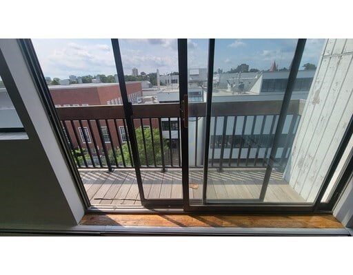 Photo - 1643 Cambridge St Unidad 77