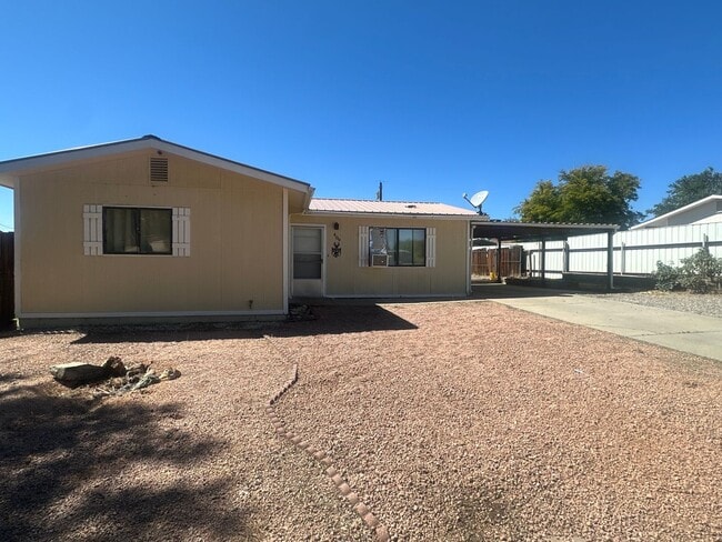 Building Photo - 3 Bedroom 1 Bathroom Home for rent in Aztec