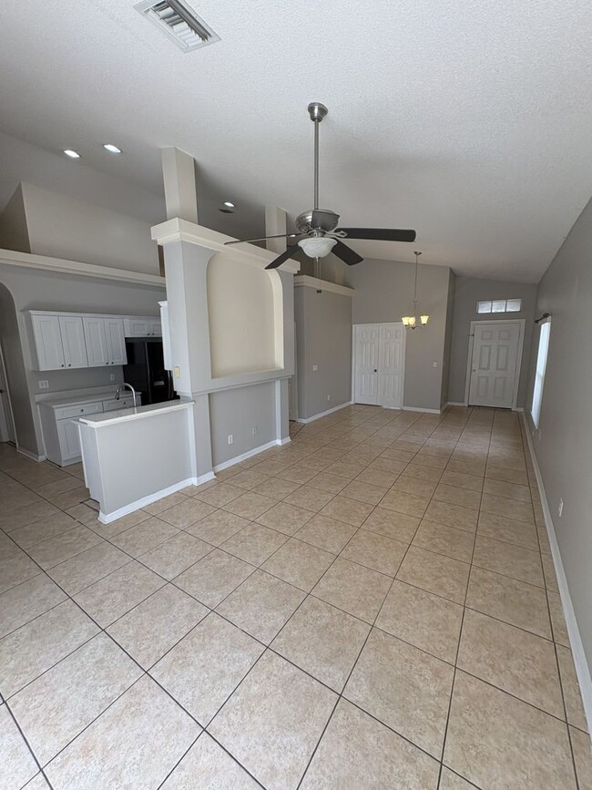 Photo - Spacious 4 Bedroom Home Near UCF