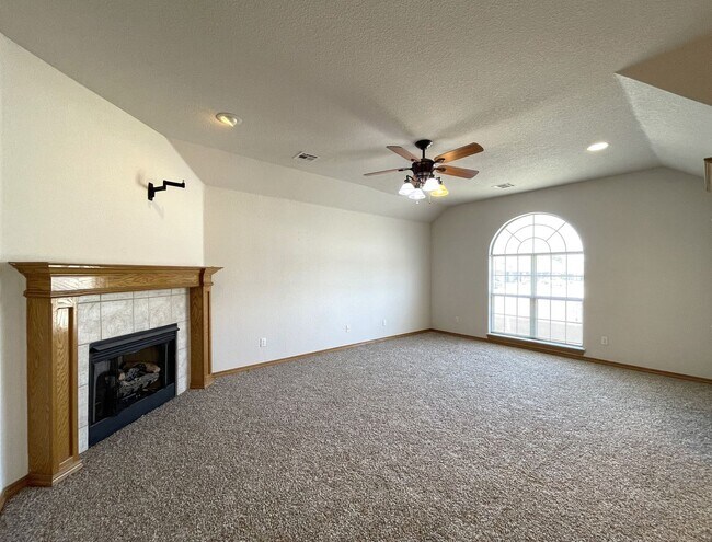 Photo - De Santiago Duplex ~ B (NMU) Unit 4616 Loch Ln