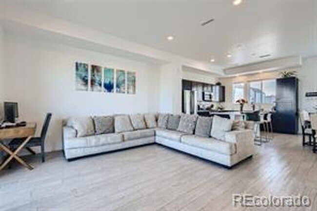 1681 West 67th Cir