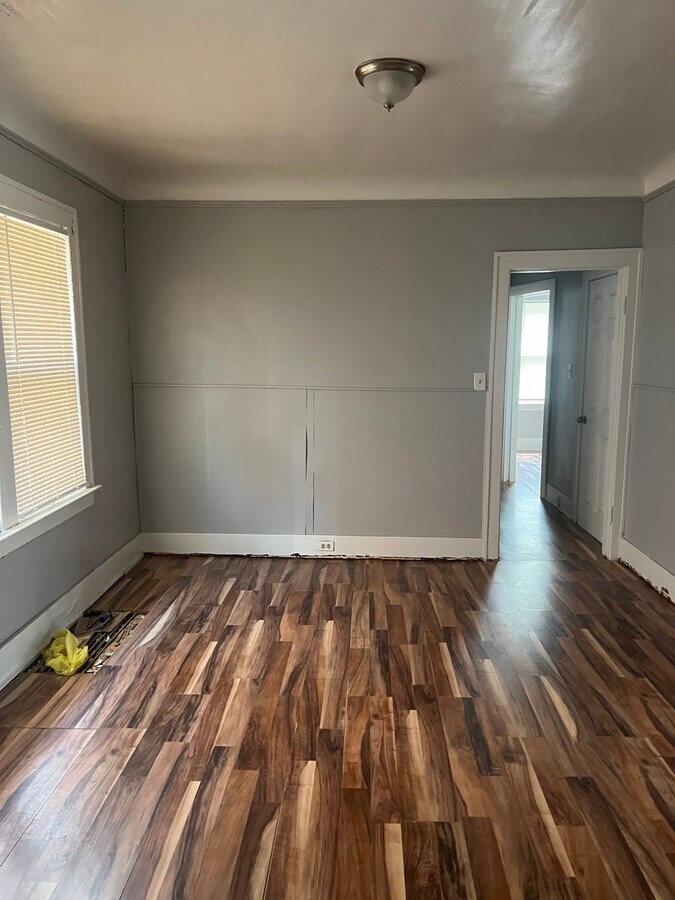 Photo - 2 bedroom/ 1 bathroom unit!