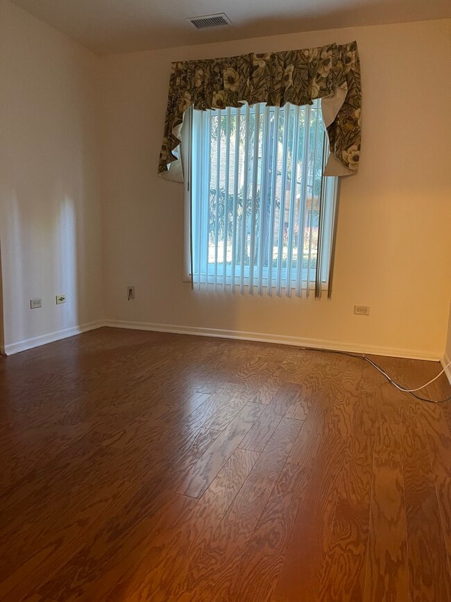 7510 Farmingdale Dr Condo Unit 105 Condo for Rent in Darien, IL