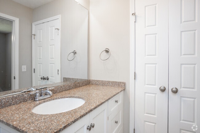 LEGENDS 2 BR | 2 BA | 960SF - Second Bathroom