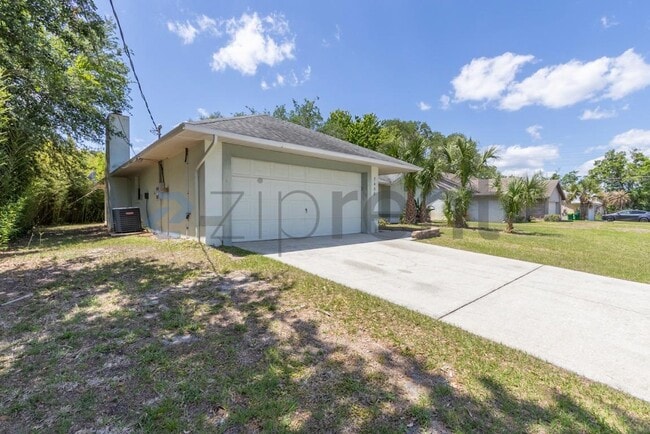 Photo - 7458 Carillon Ave