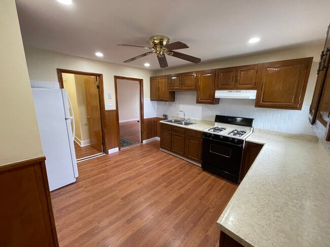 Photo - 227 Holland St Unit 2